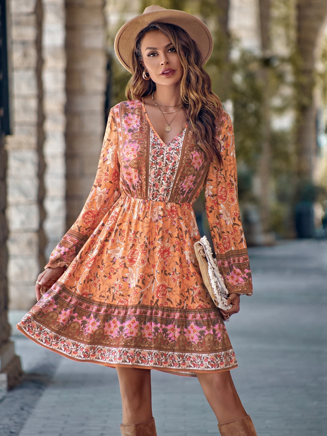 Langärmliges bedrucktes Kleid