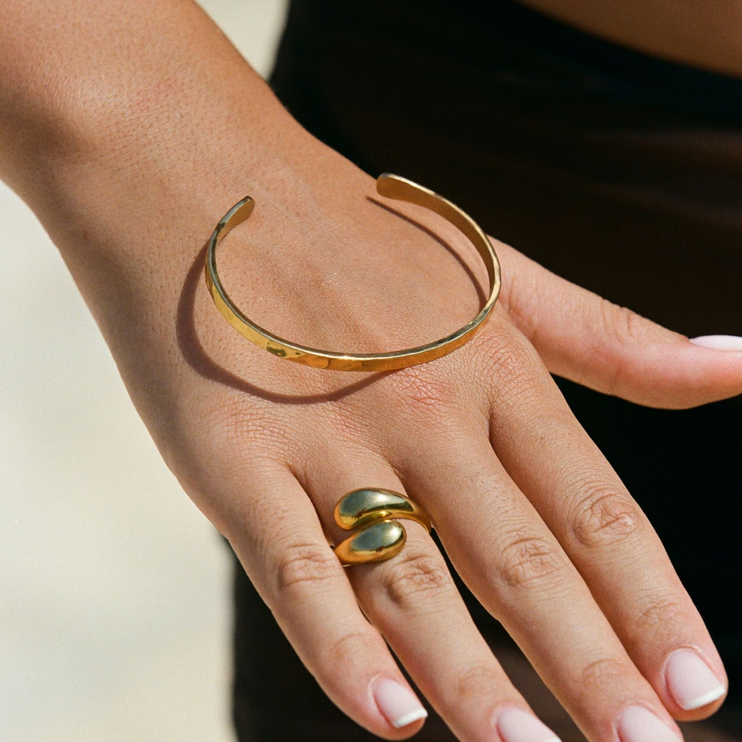 Damen Armreif Gold gehämmert verstellbar wasserfest hypoallergen Edelstahl