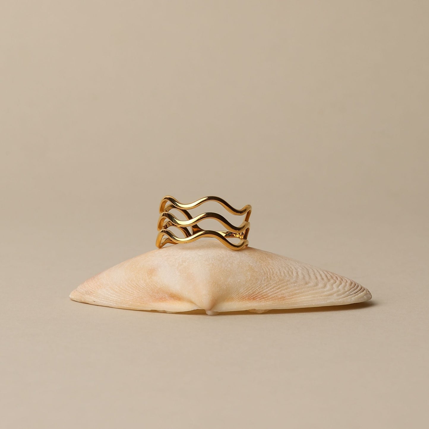 Damen Ring gold wasserfest Wellen Design hypoallergen