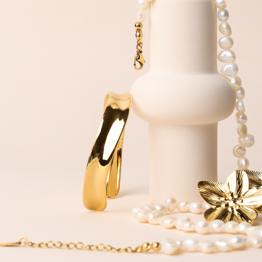 Damen Armreif Gold offen wasserfest hypoallergen Edelstahl Statement Design