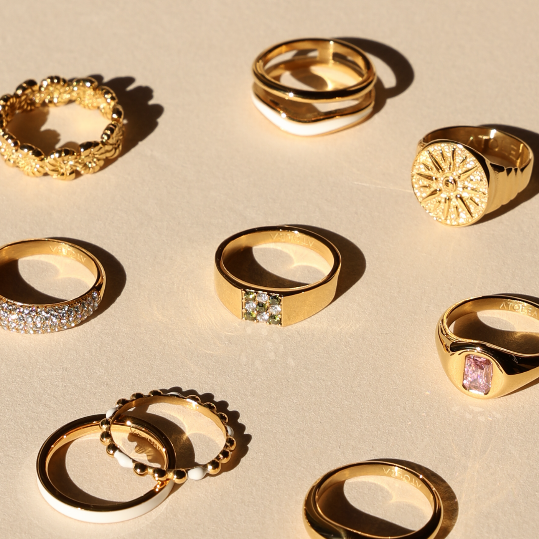 Ring Gold mit grünen und weißen Zirkonsteinen, wasserdicht und hypoallergen