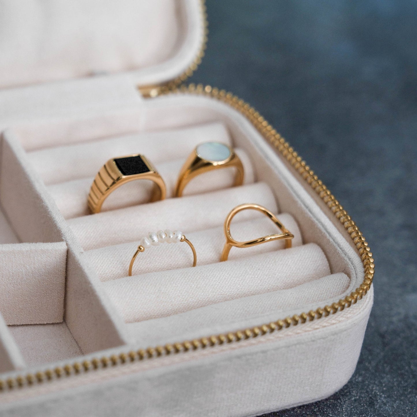 Damen Ring Gold mit Mini Süßwasserperlen, wasserfest, hypoallergen