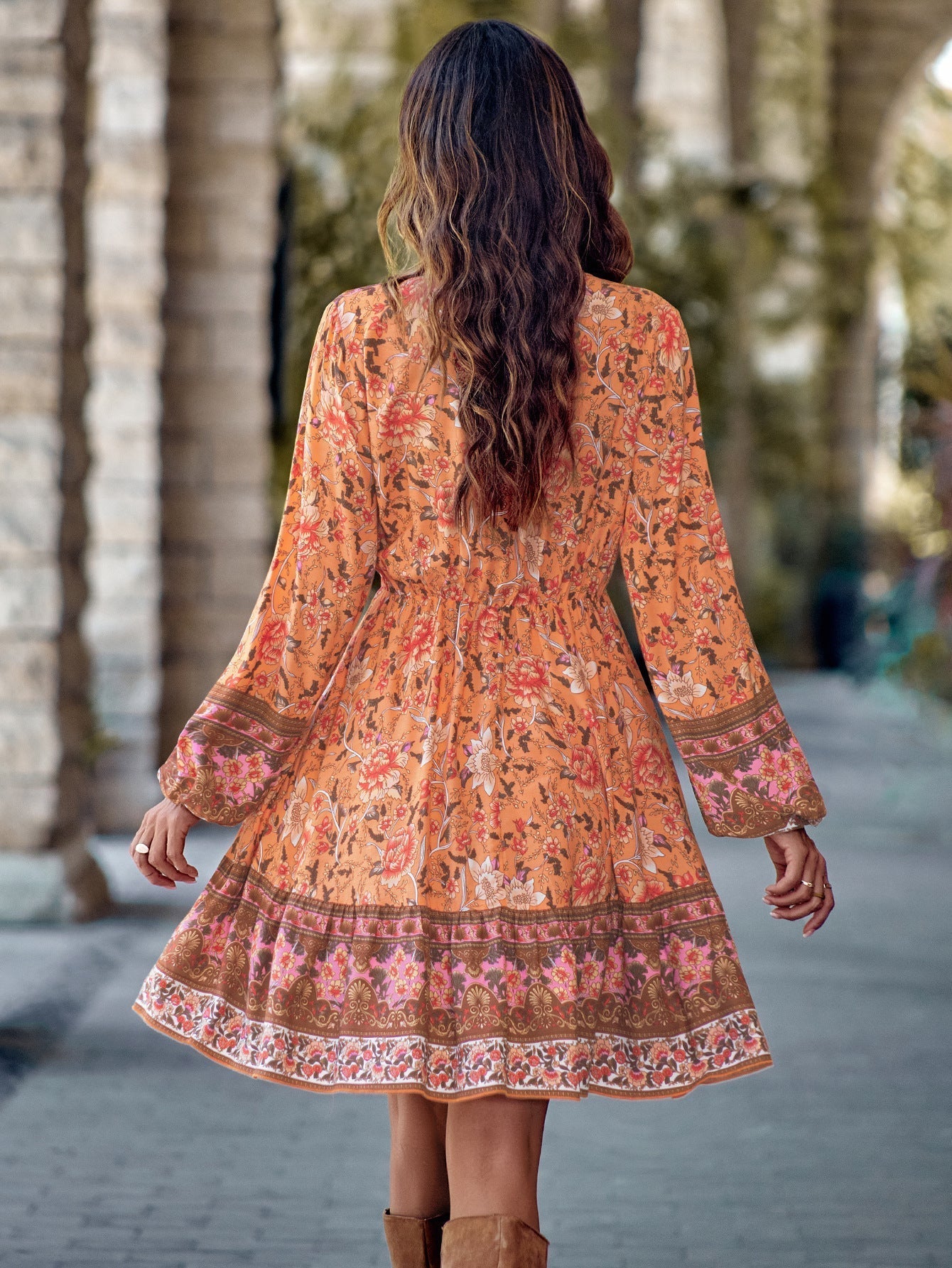 Langärmliges bedrucktes Kleid