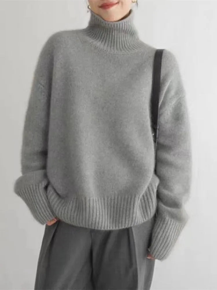 GESTRICKTER ROLLKRAGENPULLOVER