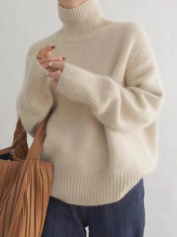 GESTRICKTER ROLLKRAGENPULLOVER