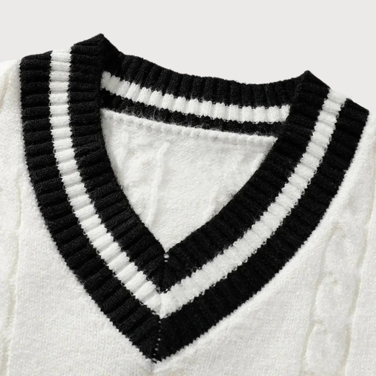 Exklusiver Pullover mit V-Ausschnitt