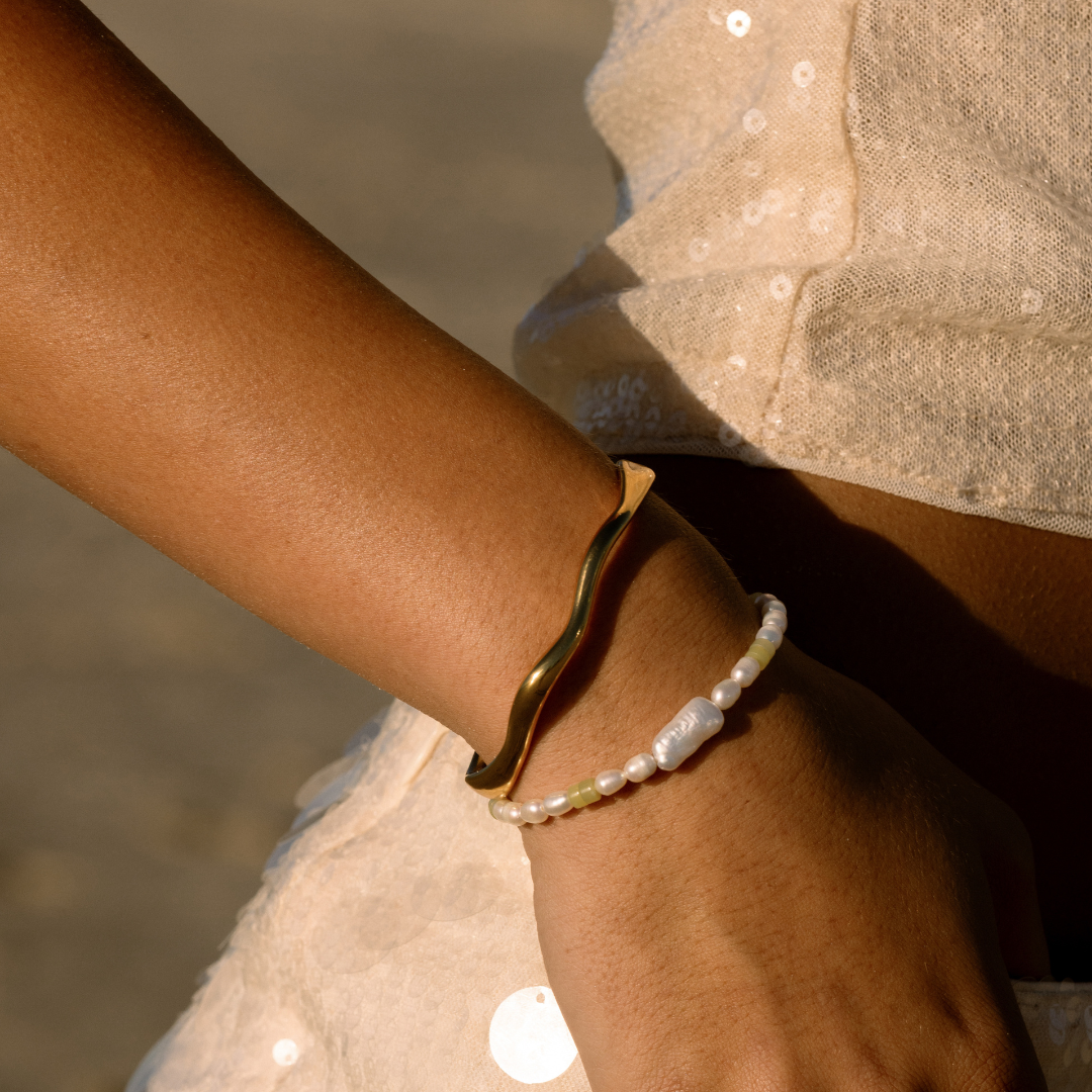Damen Armreif Gold Wellen-Design wasserfest hypoallergen Edelstahl offen