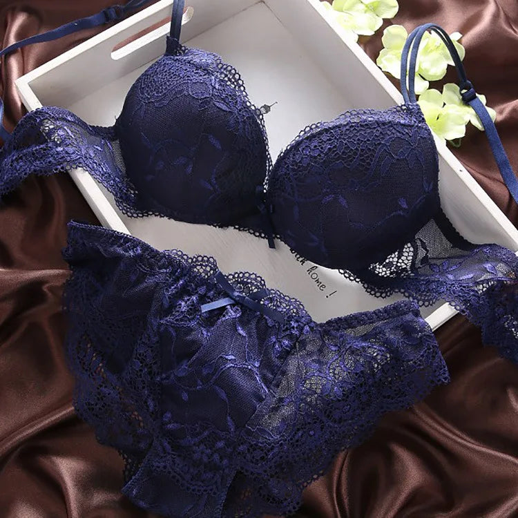Damen Dessous Set Bordeaux Push-up BH Slip Spitzenoptik florale Details verstellbare Träger feminine Passform