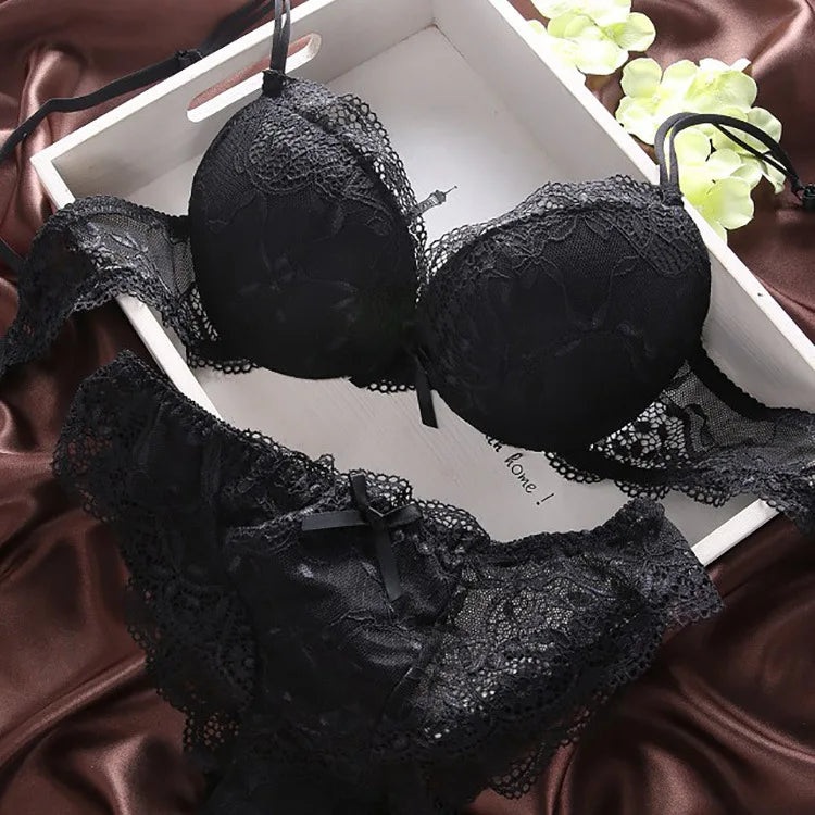 Damen Dessous Set Bordeaux Push-up BH Slip Spitzenoptik florale Details verstellbare Träger feminine Passform