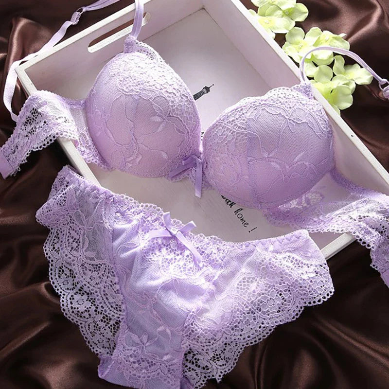Damen Dessous Set Bordeaux Push-up BH Slip Spitzenoptik florale Details verstellbare Träger feminine Passform