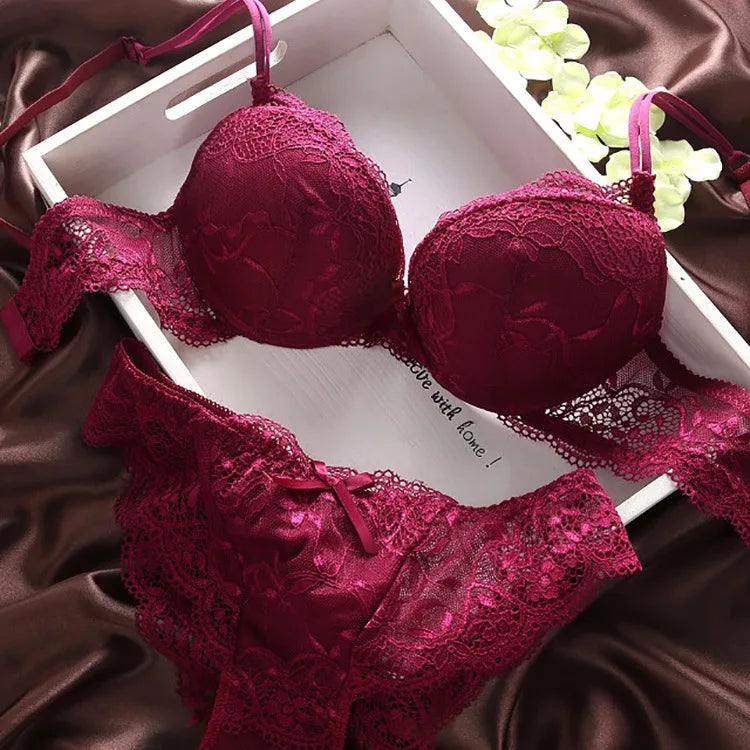 Damen Dessous Set Bordeaux Push-up BH Slip Spitzenoptik florale Details verstellbare Träger feminine Passform