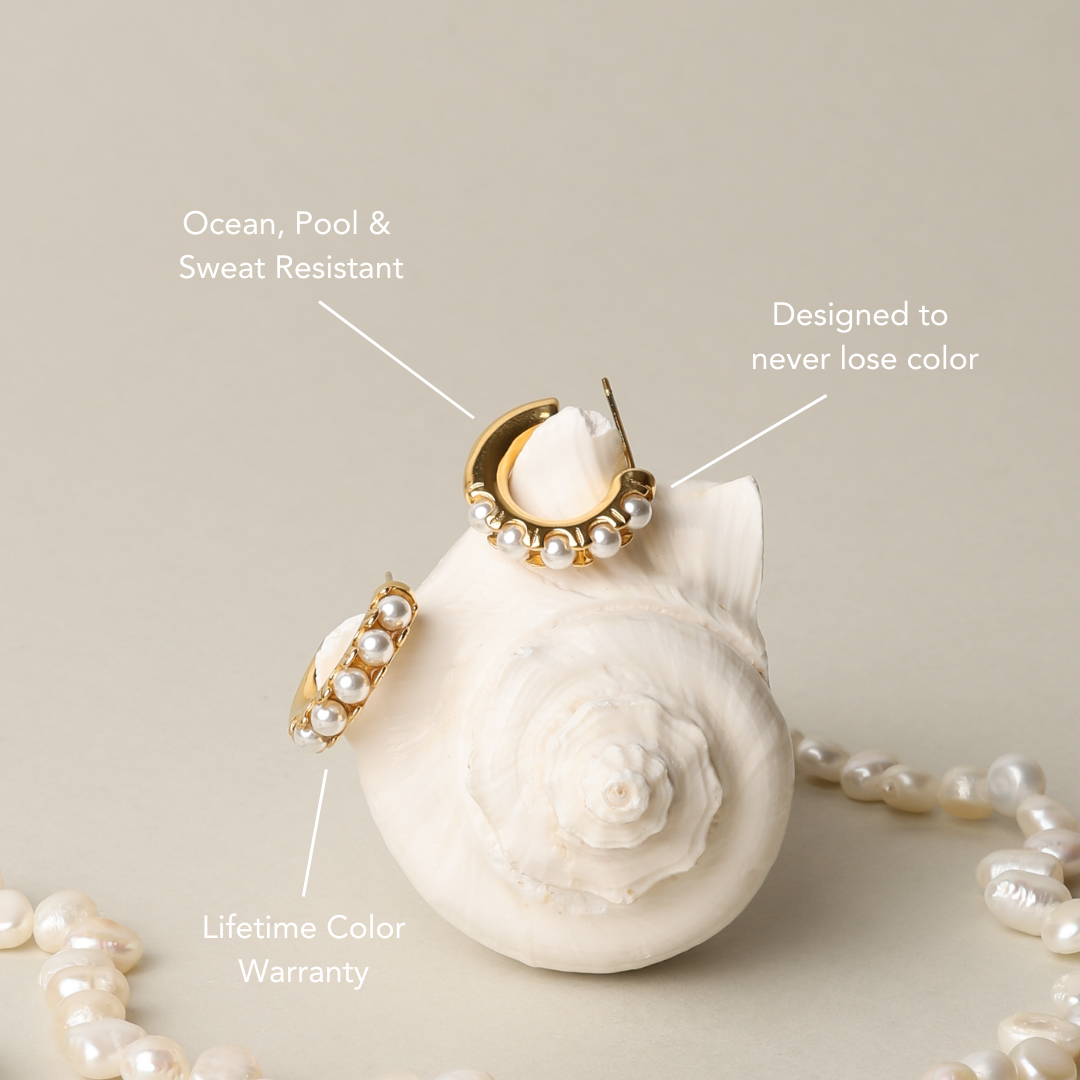 Damen Huggie Creolen gold Perlmutt Edelstahl wasserfest