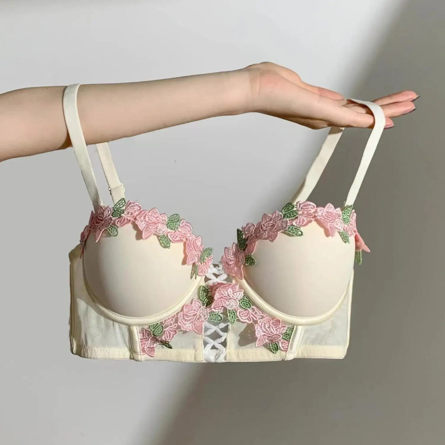 Damen Dessous Set Creme Bügel-BH mit Slip transparente Einsätze florale Details vorgeformte Cups