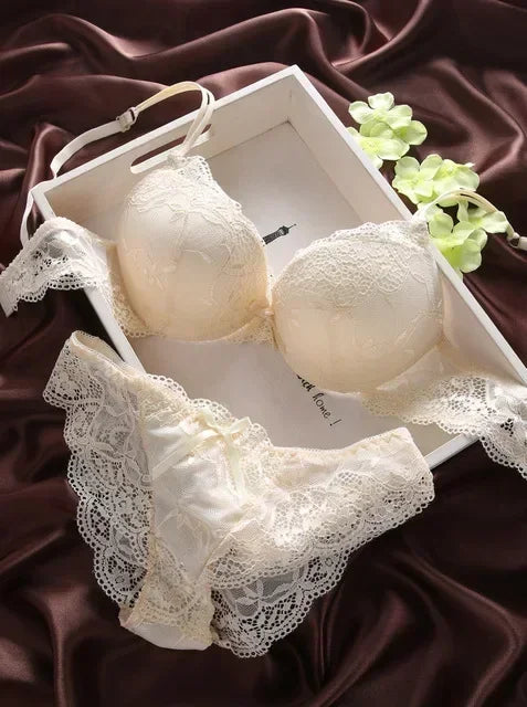 Damen Push-up Dessous Set Dunkelblau mit Spitze, floralem Design, transparenten Details, vorgeformten Cups