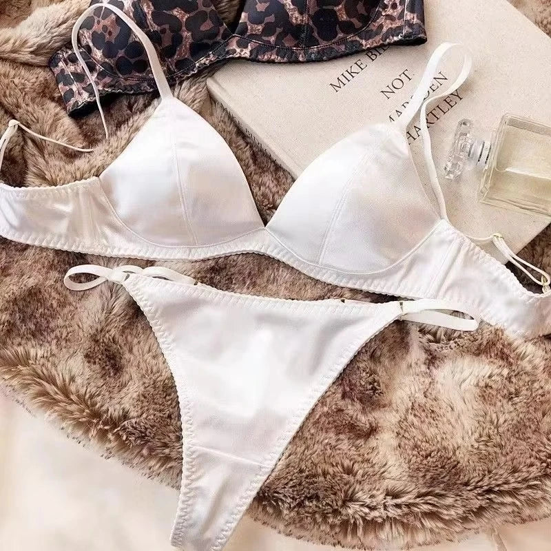 Damen Dessous Set Rosa glänzend mit BH, Slip, verstellbaren Trägern, körpernaher Passform