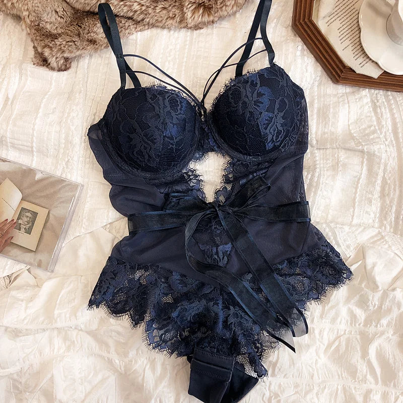 Damen Body Dessous Schwarz mit Spitze, transparenten Elementen, Cut-Out, verstellbaren Trägern, geformten Cups