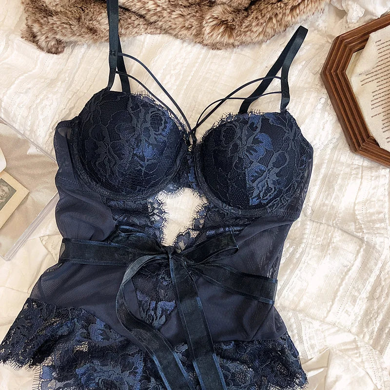 Damen Body Dessous Schwarz mit Spitze, transparenten Elementen, Cut-Out, verstellbaren Trägern, geformten Cups