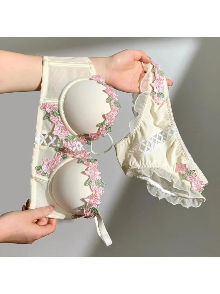 Damen Dessous Set Creme Bügel-BH mit Slip transparente Einsätze florale Details vorgeformte Cups
