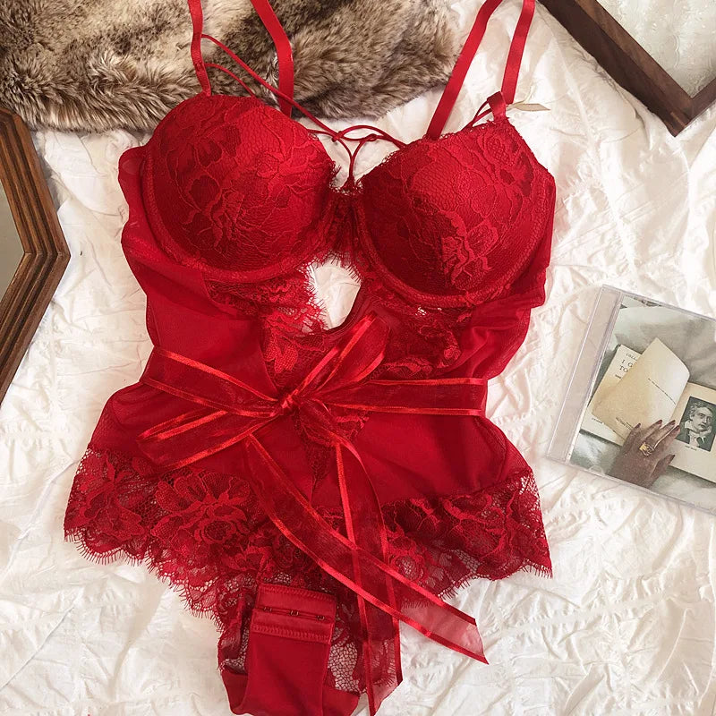 Damen Body Dessous Schwarz mit Spitze, transparenten Elementen, Cut-Out, verstellbaren Trägern, geformten Cups
