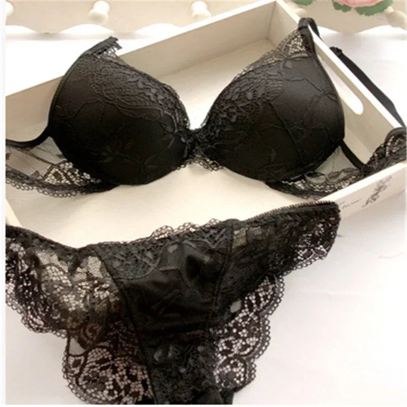 Damen Push-up Dessous Set Dunkelblau mit Spitze, floralem Design, transparenten Details, vorgeformten Cups