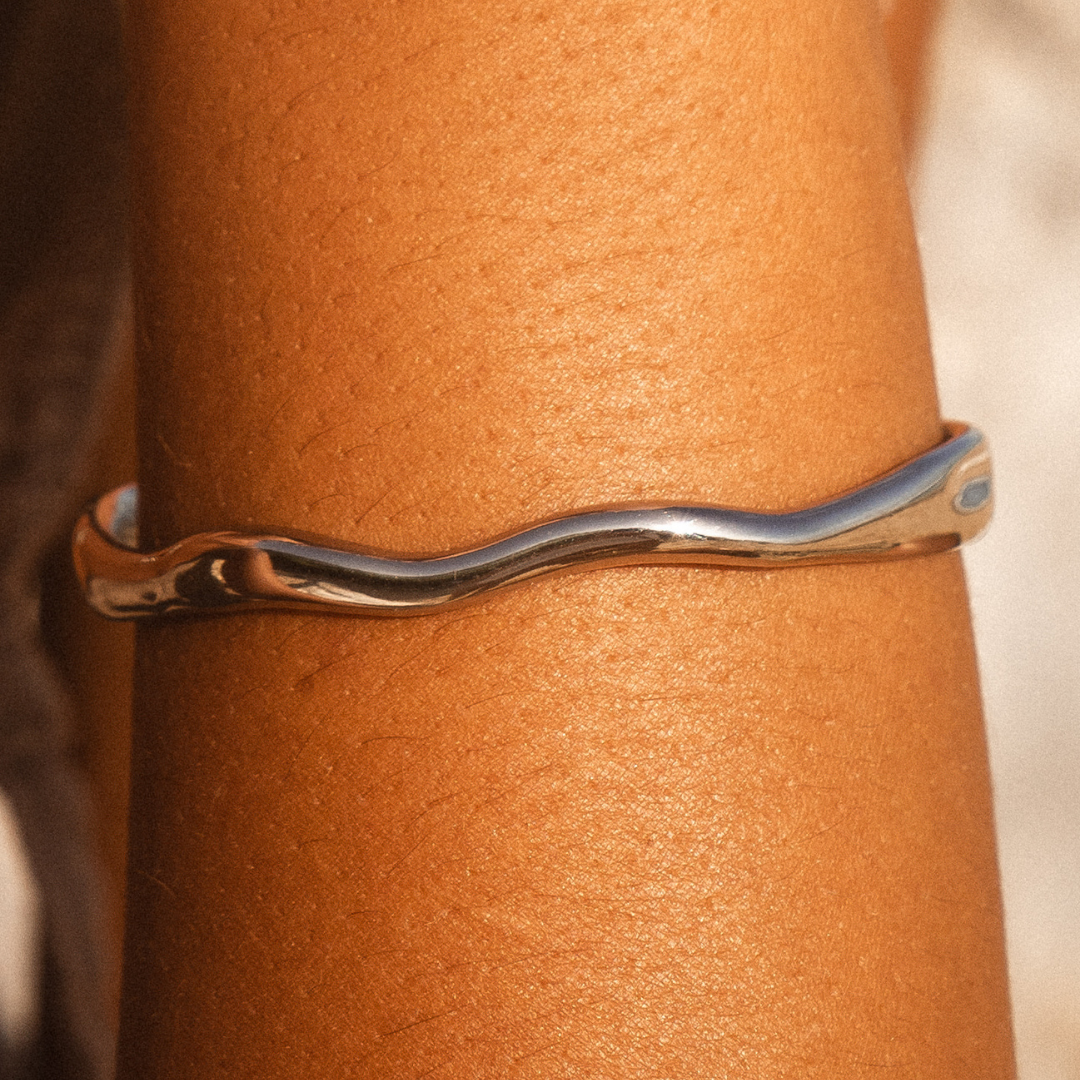 Damen Armreif Gold Wellen-Design wasserfest hypoallergen Edelstahl offen