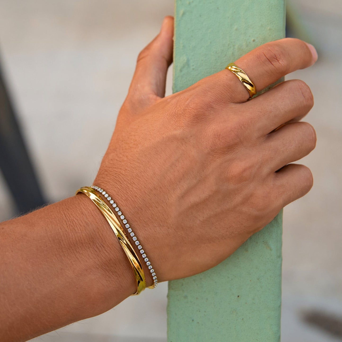 Damen Armreif aus Edelstahl, verstellbarer Cuff Armreif mit polierter Oberfläche