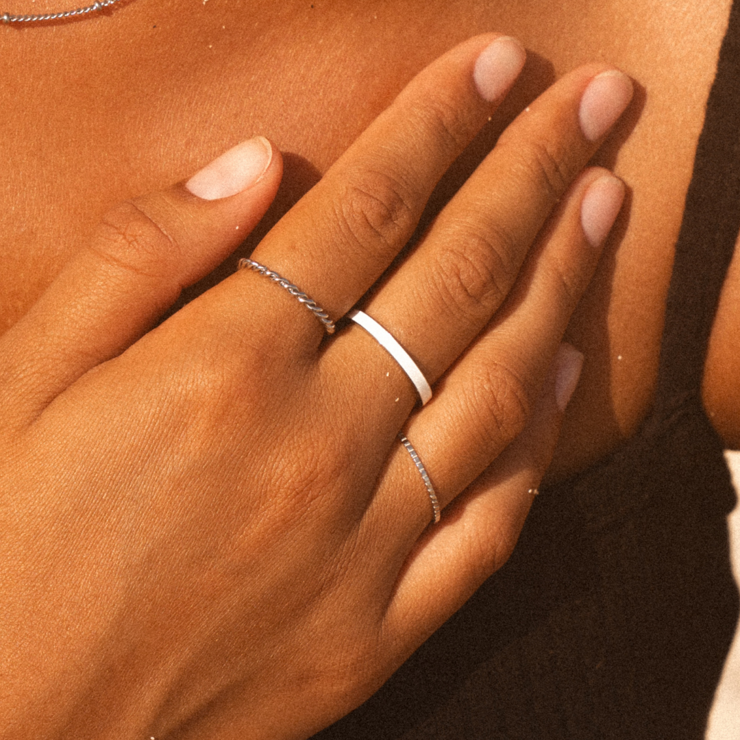 Damen Ring Weiß schmal wasserdicht hypoallergen 18k Gold PVD Emaille