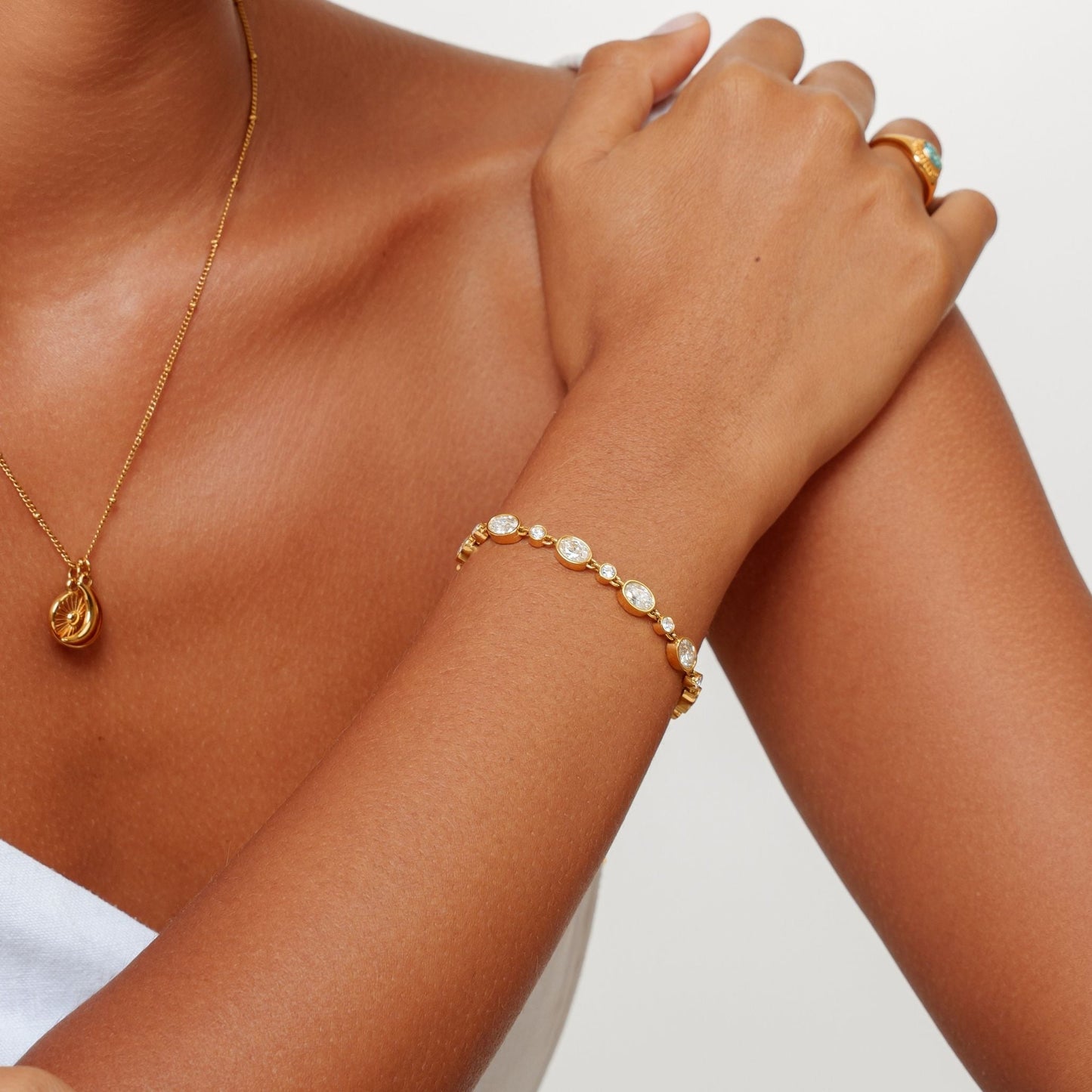 Damen Armband Gold mit Zirkonsteinen verstellbar wasserfest hypoallergen Station Chain