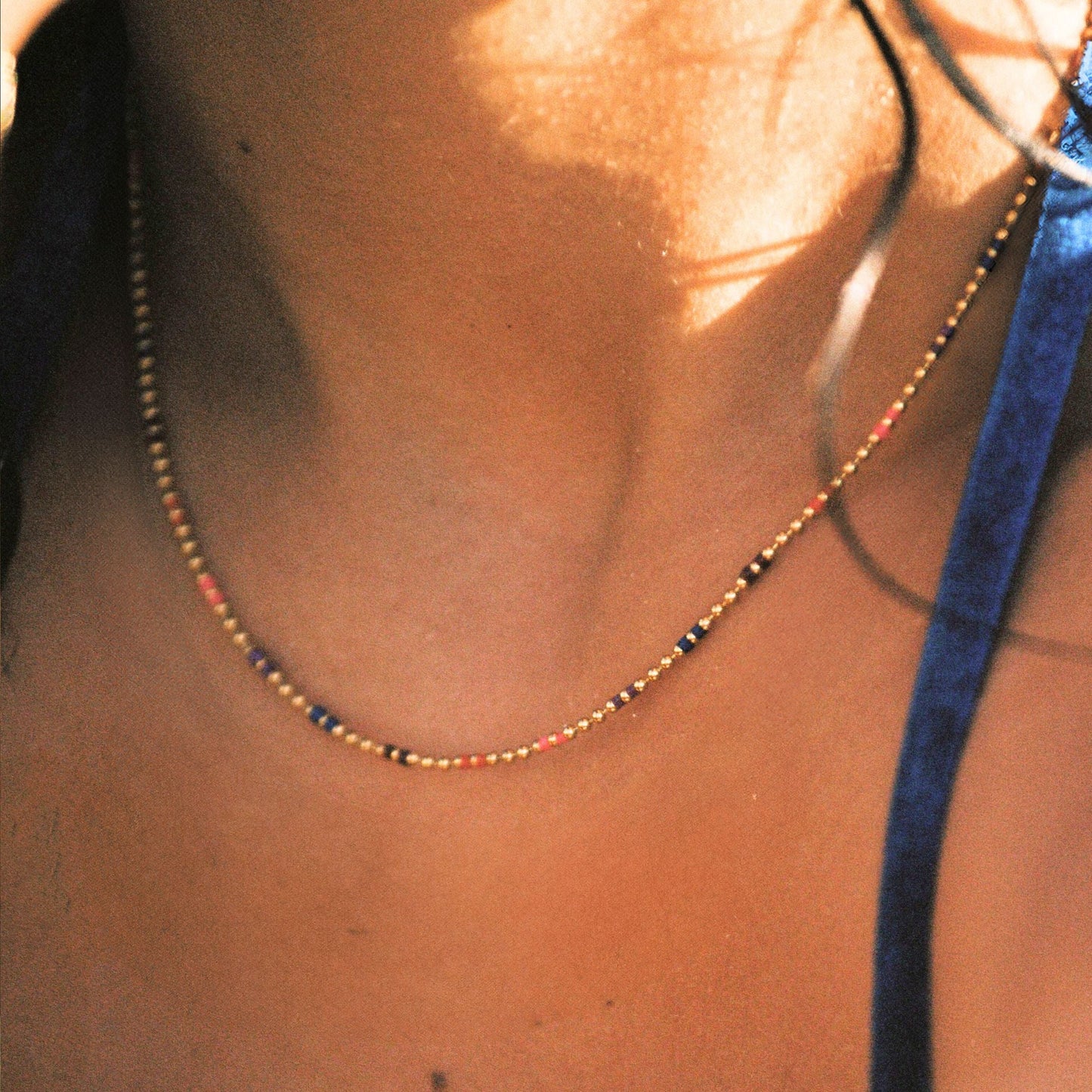 Damen Regenbogen Choker Gold bunte Perlen Halskette wasserfest verstellbar