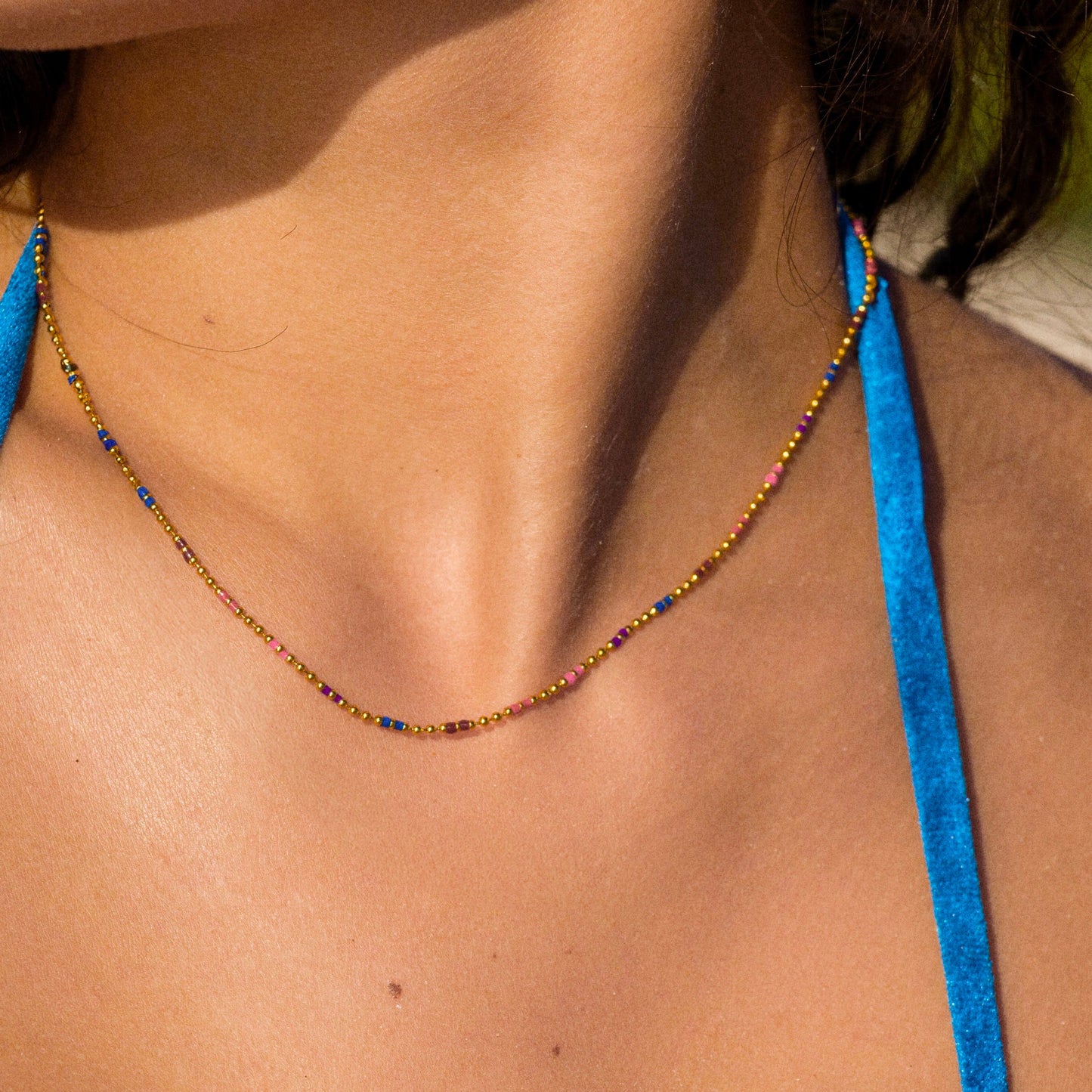 Damen Regenbogen Choker Gold bunte Perlen Halskette wasserfest verstellbar