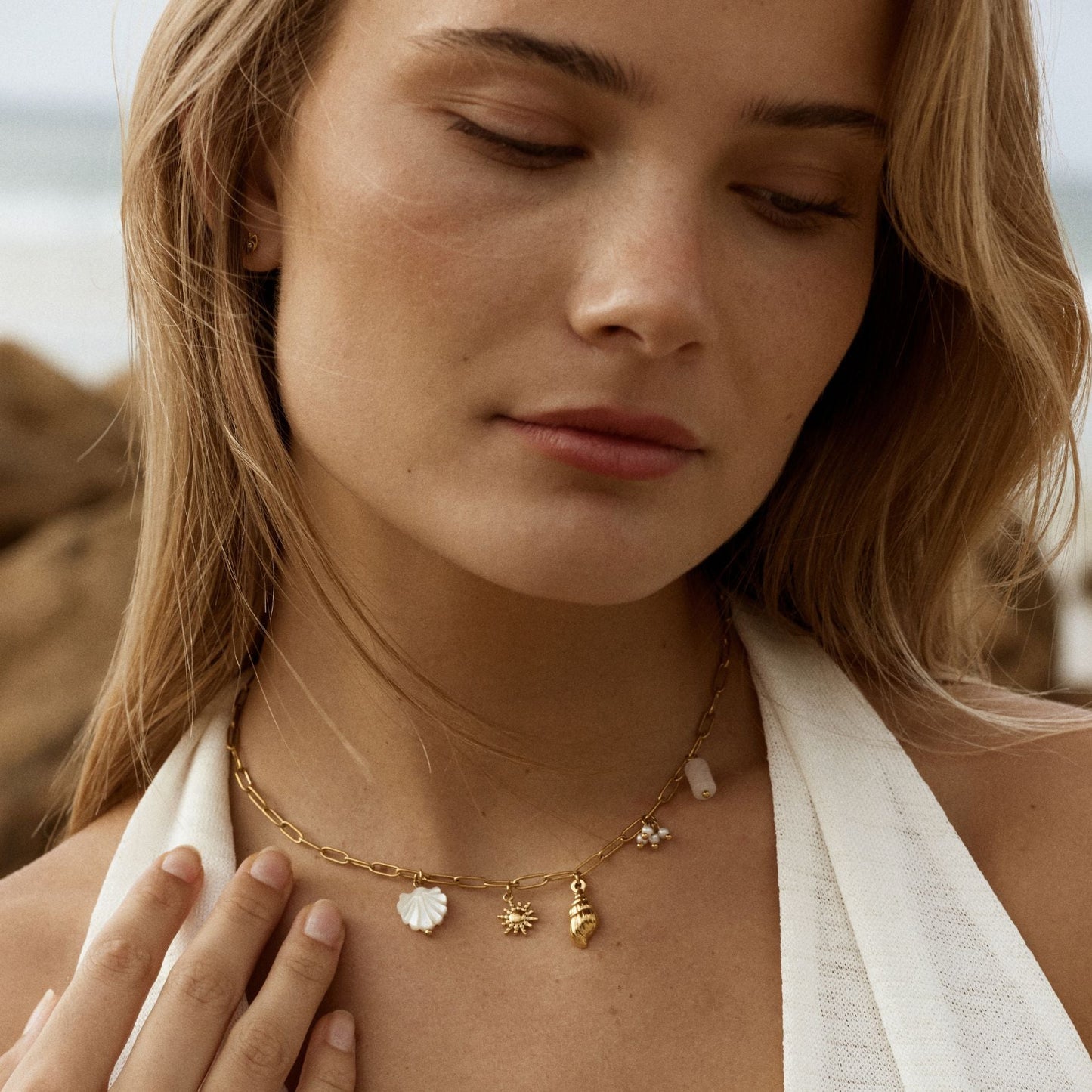 Damen Charm Halskette Gold mit Muschel Sonne Süßwasserperlen und Naturstein