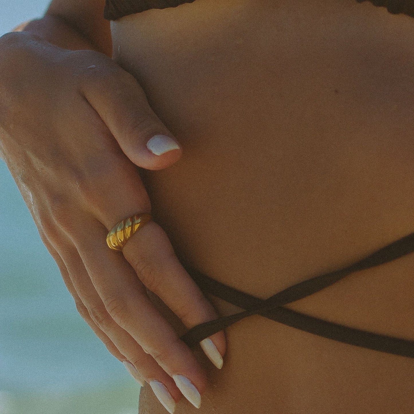 Damen Ring Gold Croissant Design wasserfest hypoallergen