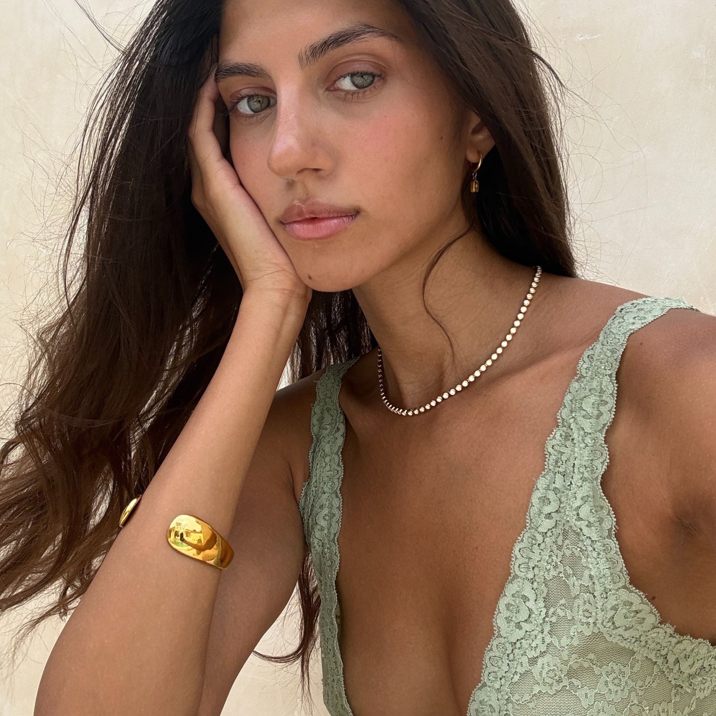 Damen Armreif Gold breit offen wasserfest hypoallergen Edelstahl Statement Design