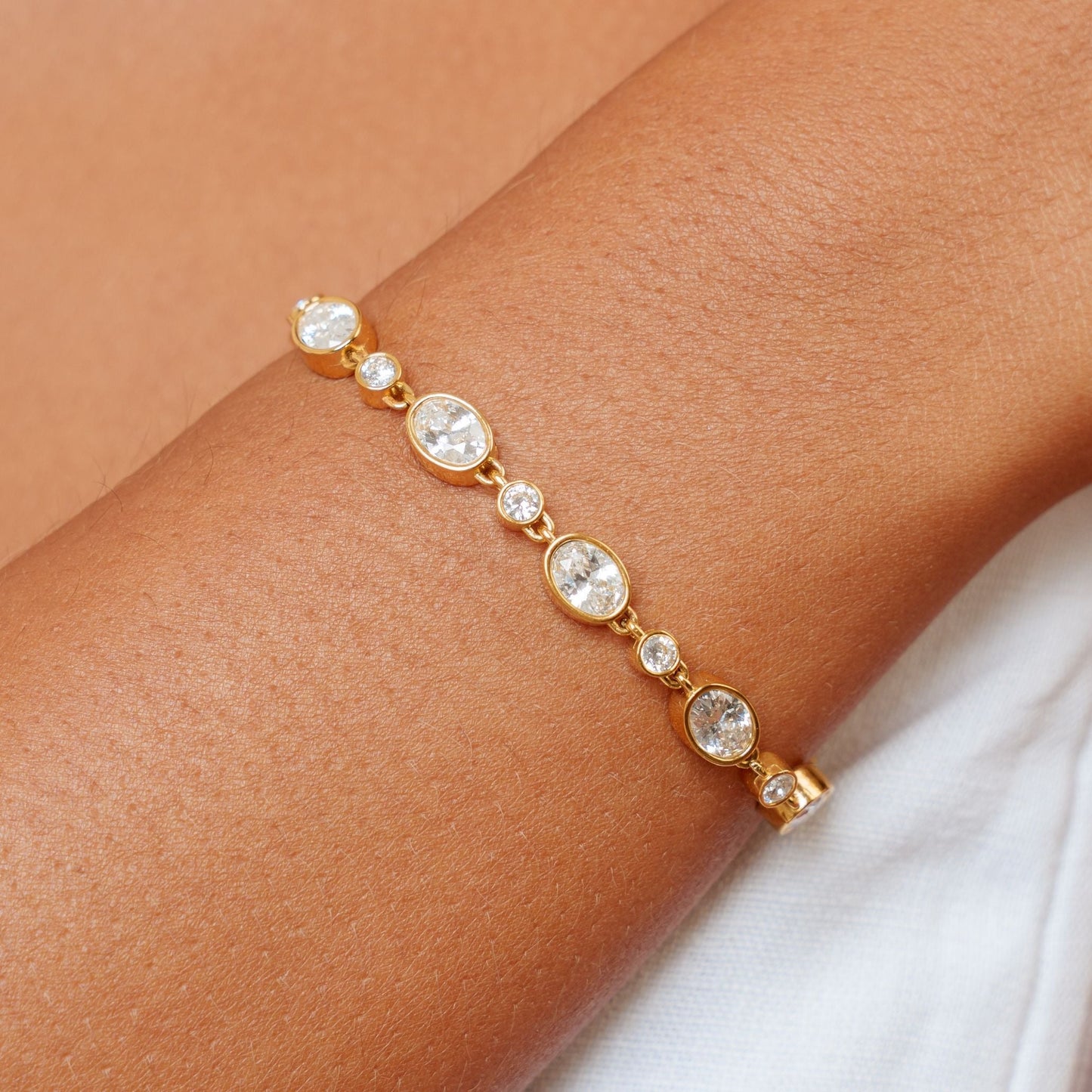 Damen Armband Gold mit Zirkonsteinen verstellbar wasserfest hypoallergen Station Chain