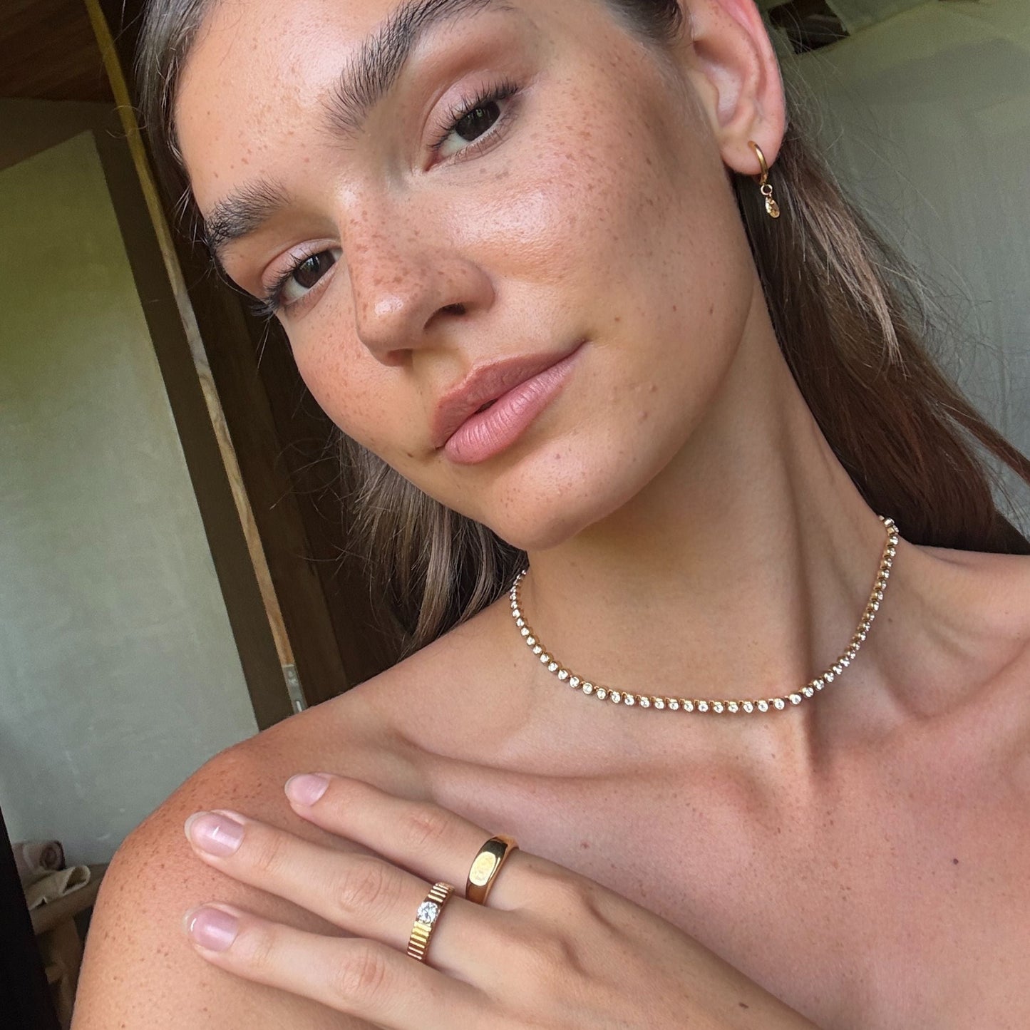 Damen Statement Ring Gold mit weißem Zirkon, breiter Edelstahl Ring 5 mm, wasserfest, hypoallergen