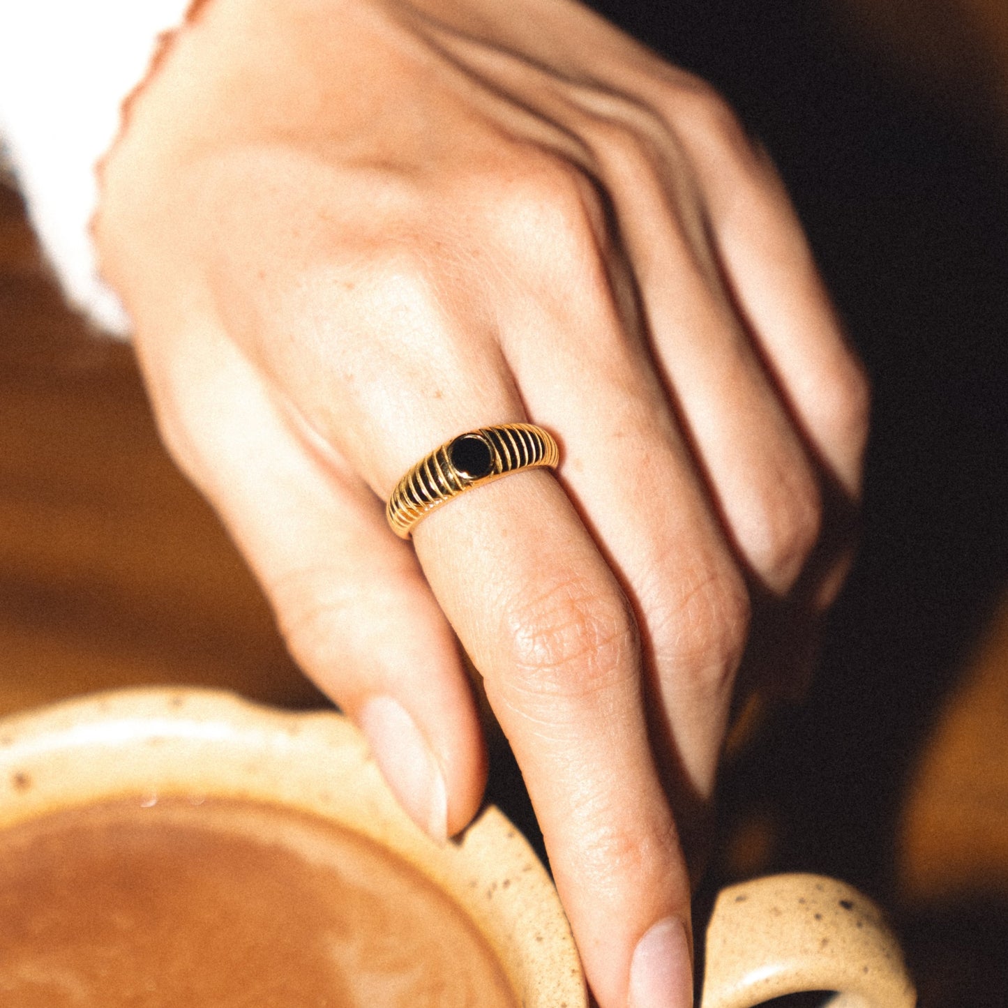 Damen Ring Gold Schwarz mit Onyx, wasserfest, hypoallergen
