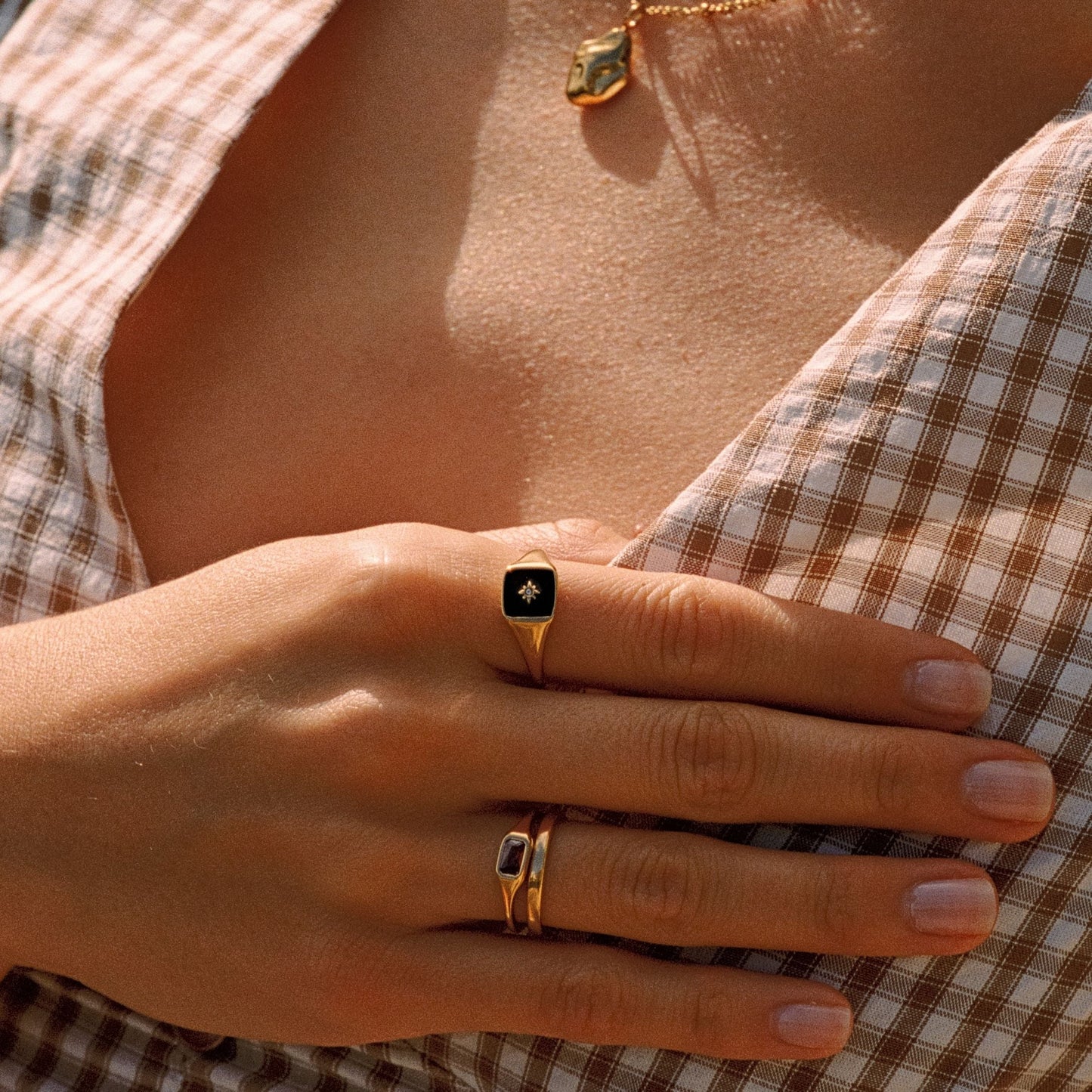 Damen Ring Schwarz Gold mit Zirkon, wasserfest, hypoallergen
