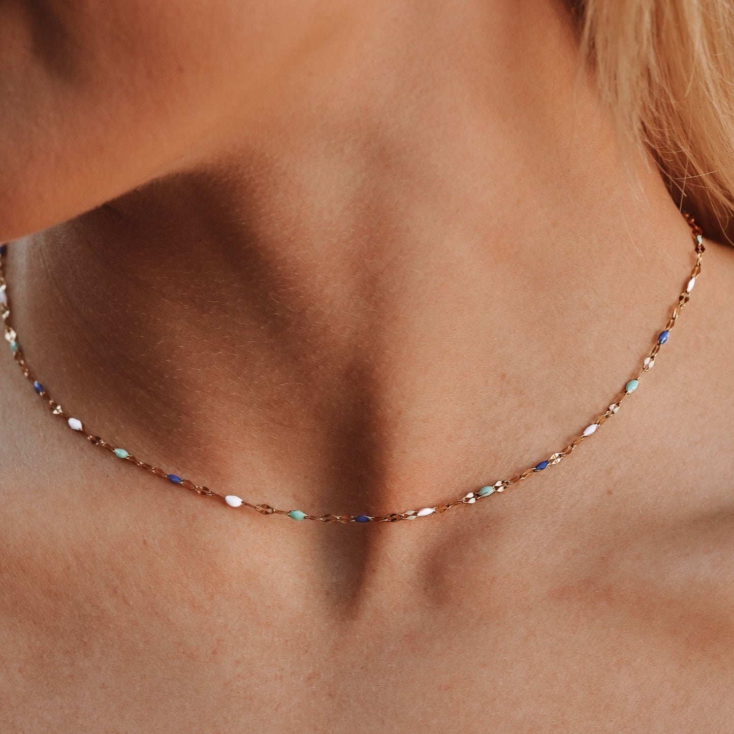 Damen Choker Halskette Gold Emaille Blau Weiß wasserdicht hypoallergen