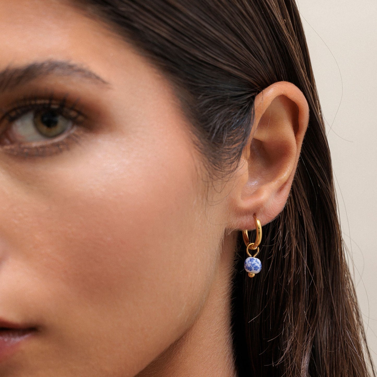 Damen Creolen Gold floral Blumenanhänger wasserdicht hypoallergen