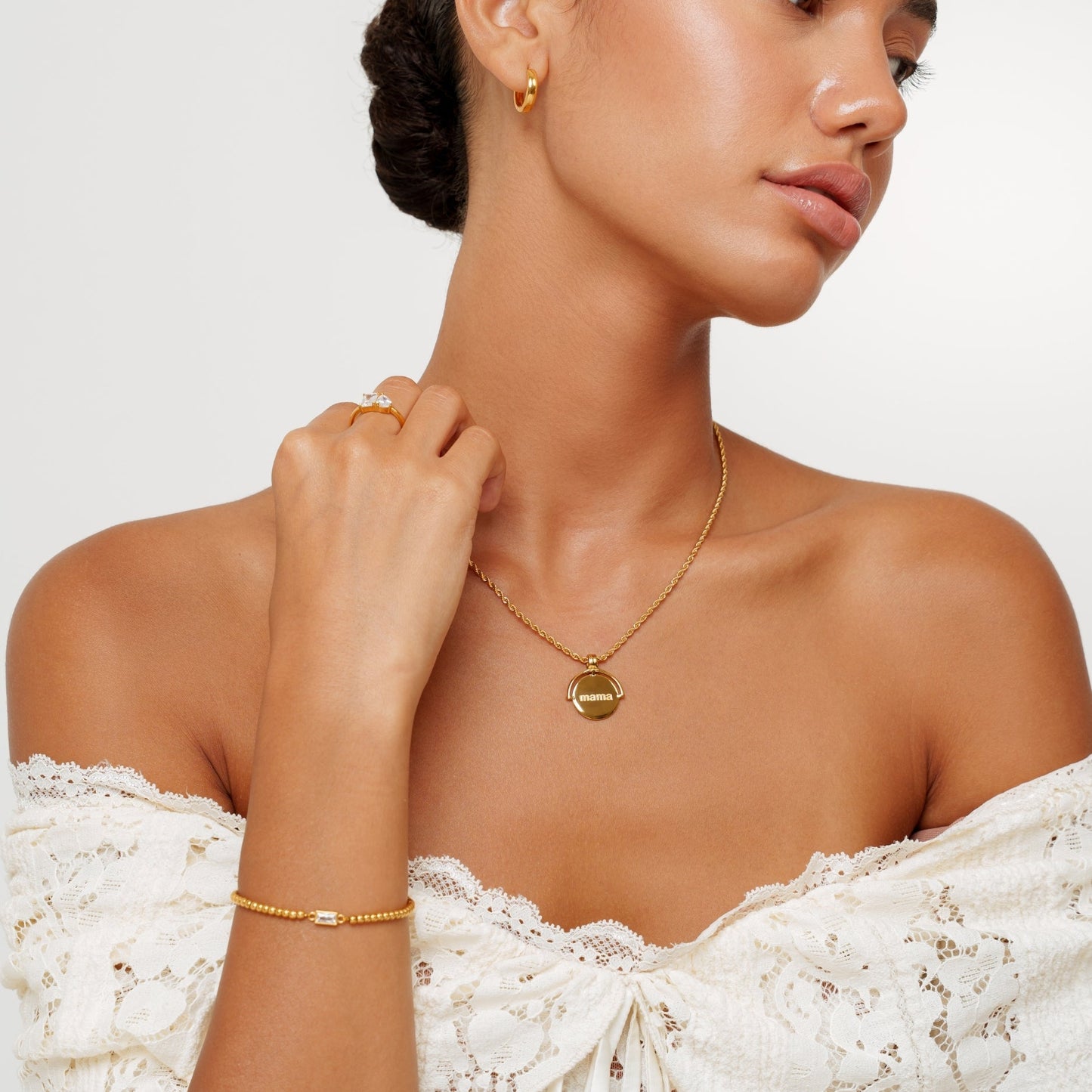 Damen Halskette Gold personalisiert mit Gravur, runder Anhänger, wasserfest