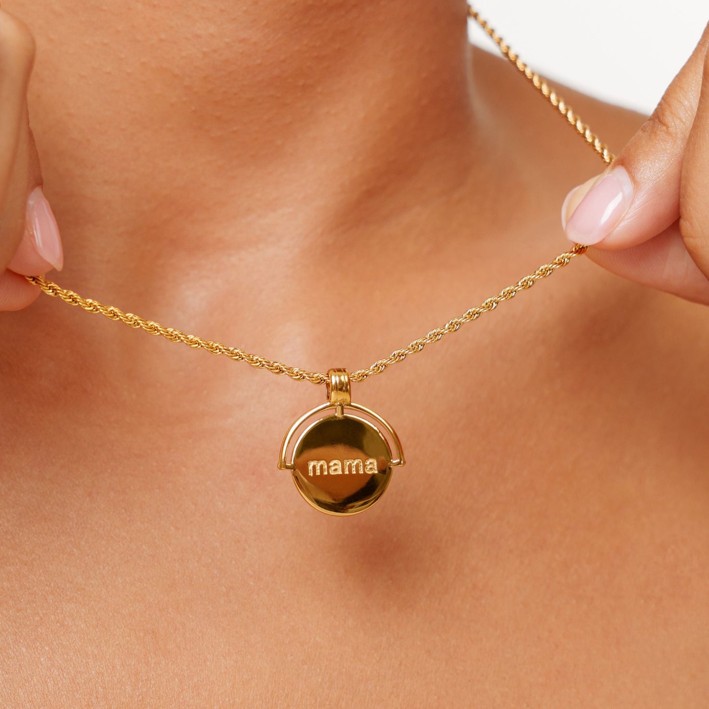 Damen Halskette Gold personalisiert mit Gravur, runder Anhänger, wasserfest