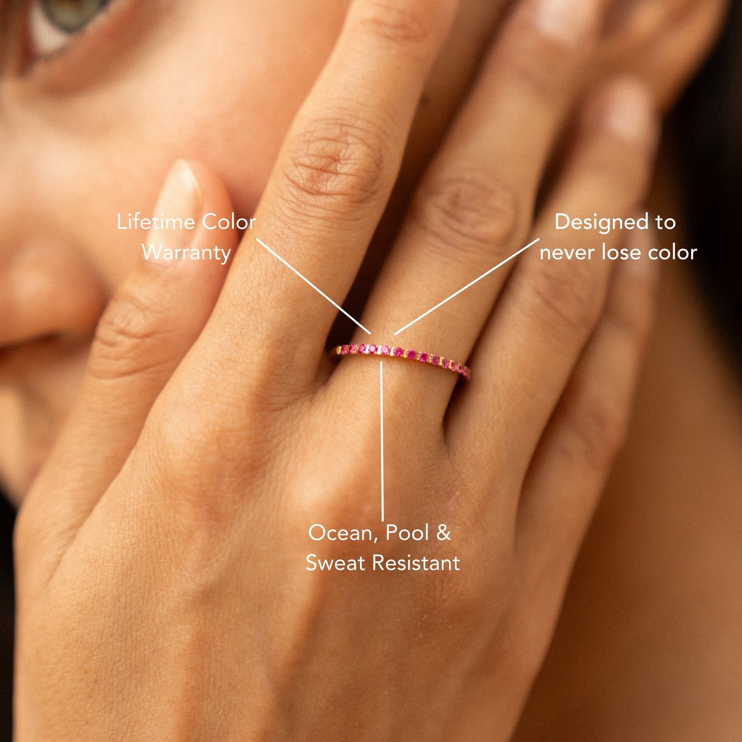 Damen Ring Bordeaux schmal mit ruby-farbenem Zirkon, wasserdicht