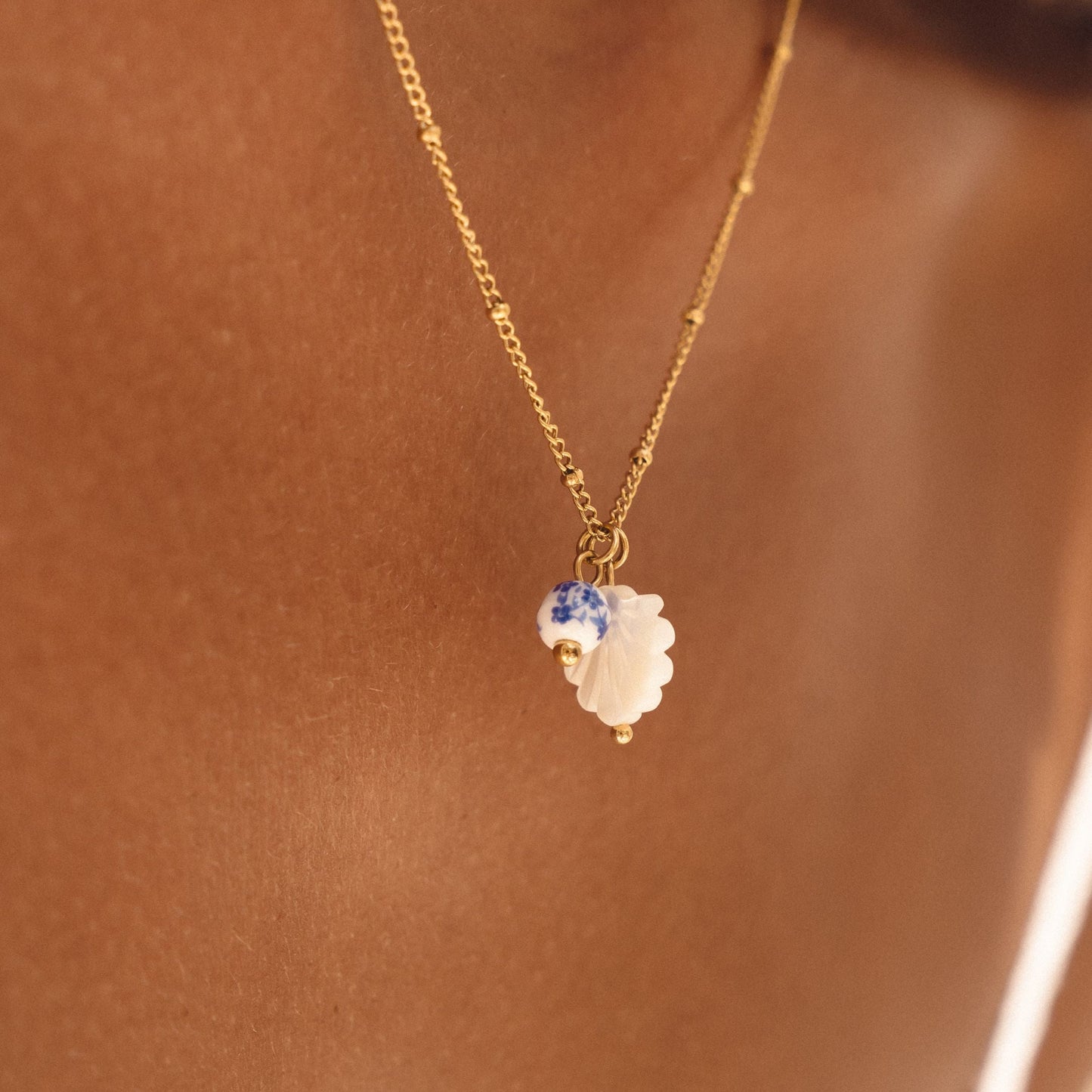 Damen Perlmutt Halskette Gold mit Keramikperle wasserfest