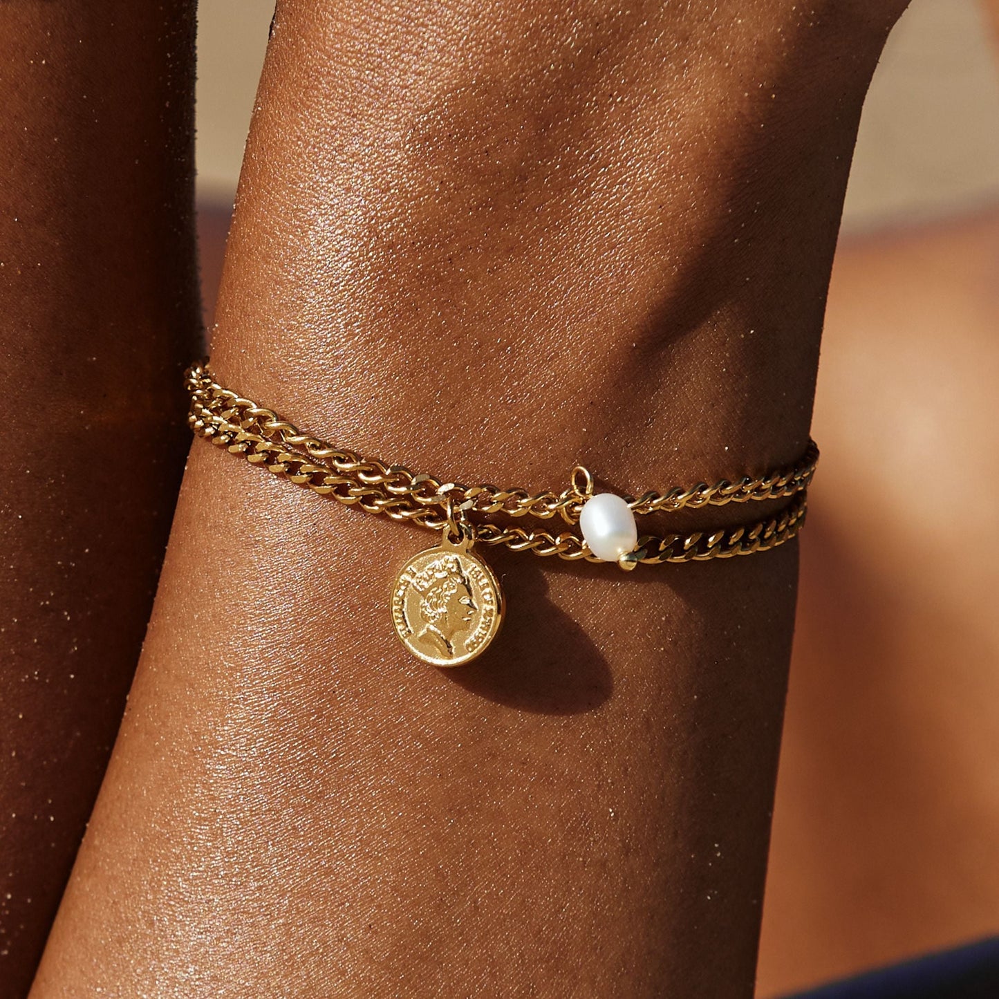 Damen Armband Gold mit Münzanhänger und Süßwasserperle wasserfest hypoallergen Doppelkette
