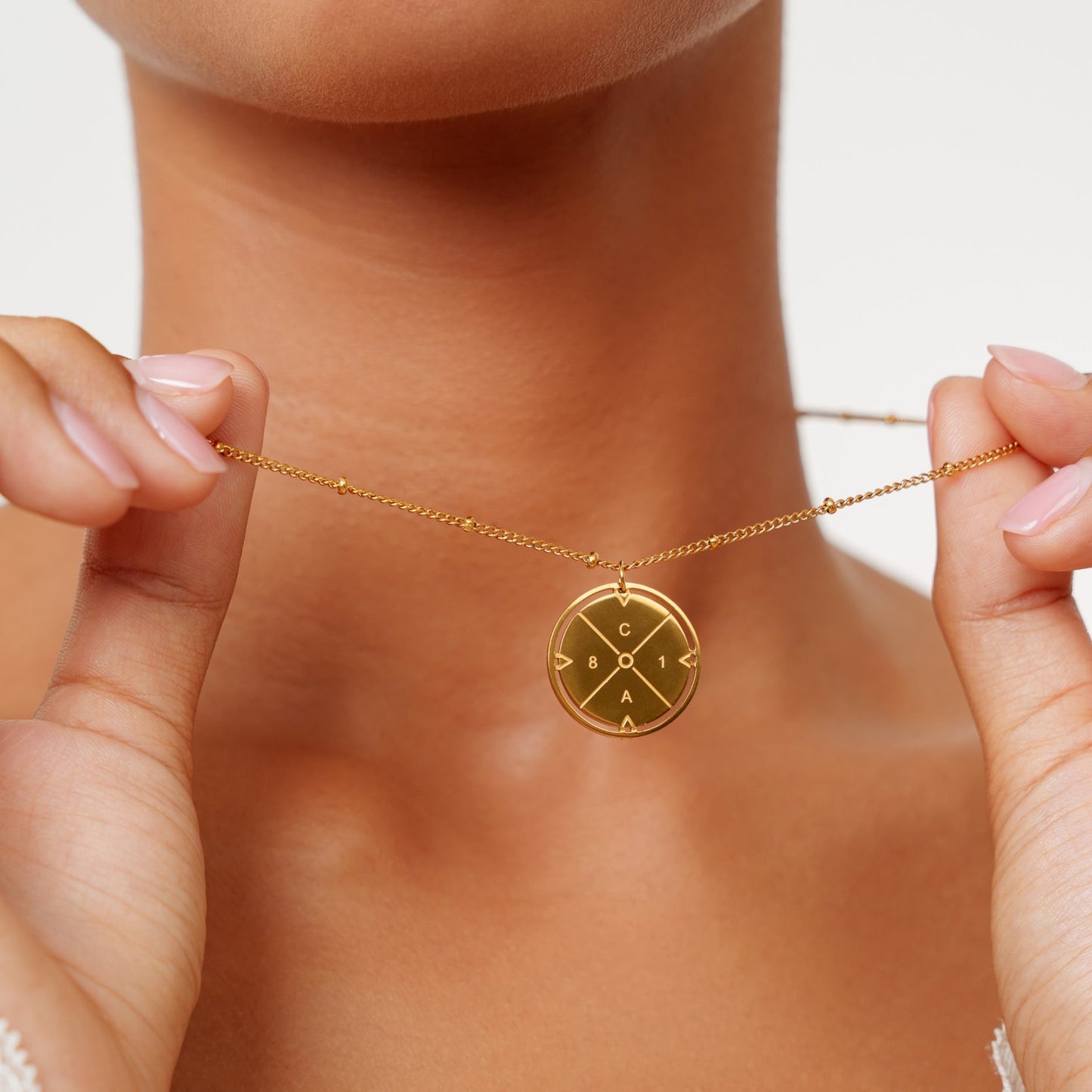 Damen Kompass Kette Gold personalisiert mit 4 Initialen wasserfest Edelstahl