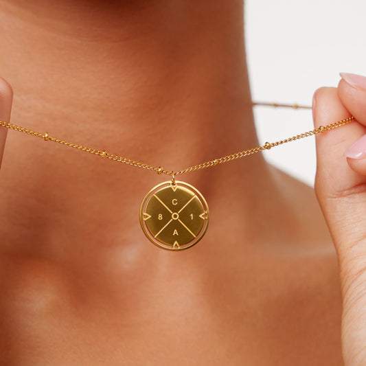 Damen Kompass Kette Gold personalisiert mit 4 Initialen wasserfest Edelstahl