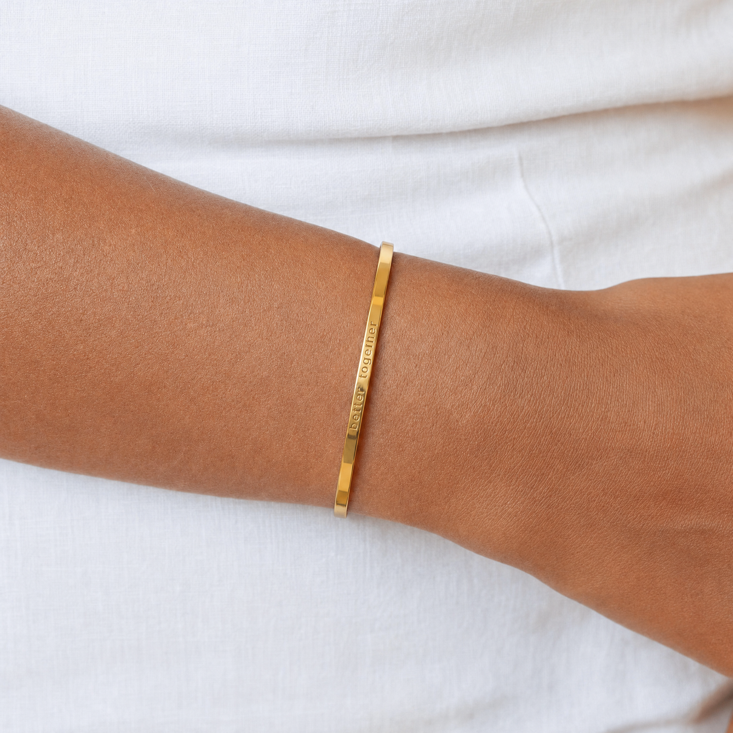 Damen Gravur Armreif Gold personalisierbar wasserfest hypoallergen Edelstahl