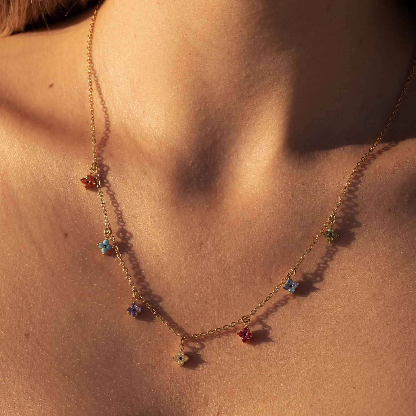 Damen Choker Halskette Gold Blumen Anhänger Zirkonia wasserdicht hypoallergen
