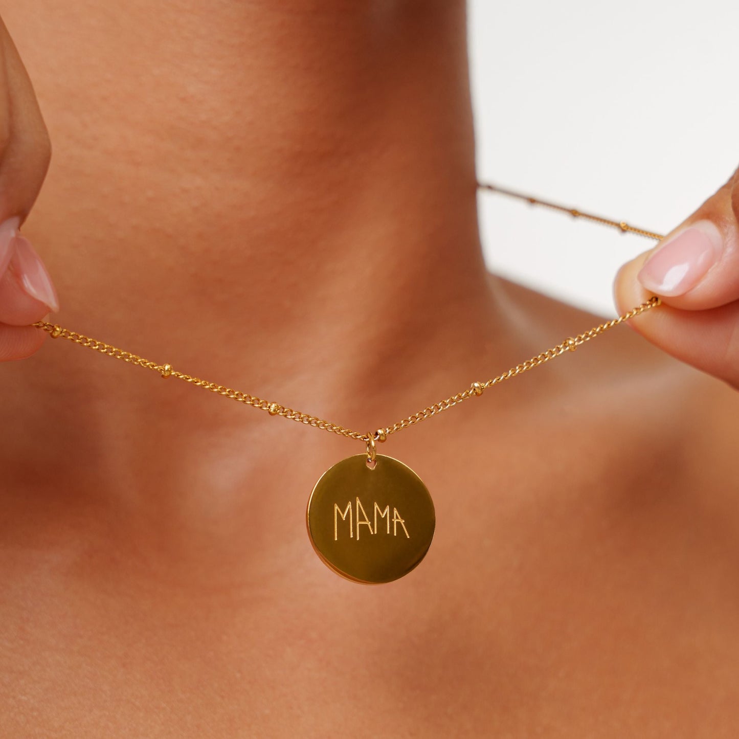 Damen Halskette Gold personalisiert mit Handschrift Gravur, runder Anhänger