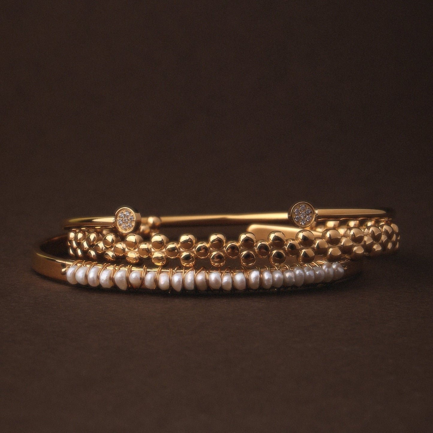 Damen Armreif Gold mit weißen Zirkonsteinen verstellbar wasserfest hypoallergen Edelstahl